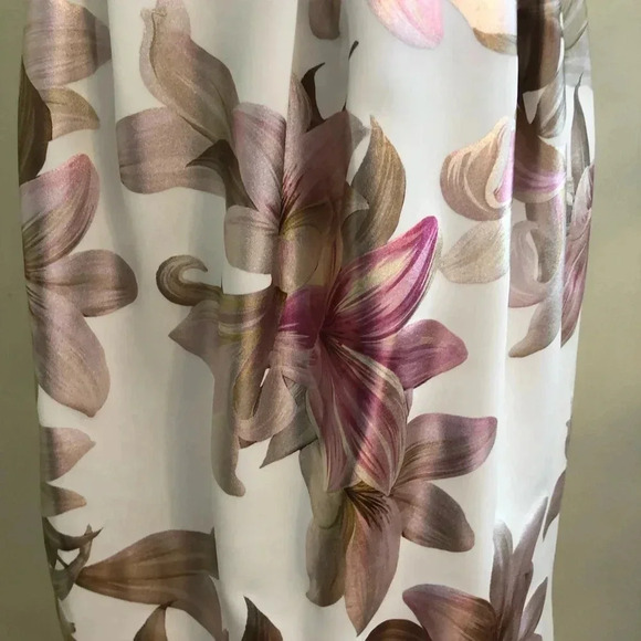 Elegant floral dress. NWT - Picture 2 of 6